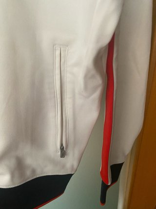 Chaqueta deportiva Nike retro blanca, roja y negra