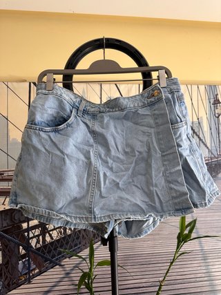 Shorts vaqueros Bershka efecto falda