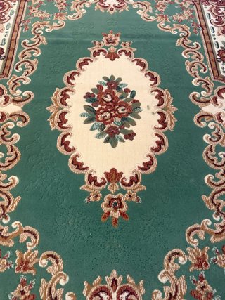 Alfombra de tela verde y beige