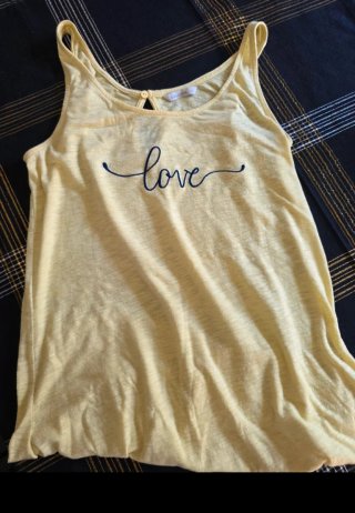 Canotta gialla lunga con scritta love