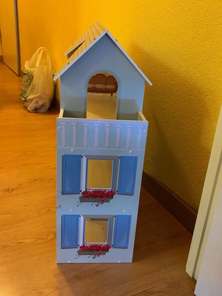 Casa de muñecas de madera