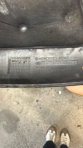 Tapa motor Mercedes-Benz