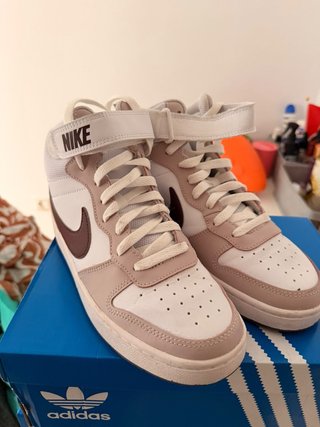 Zapatillas Nike Mid Top Rosas y Blancas