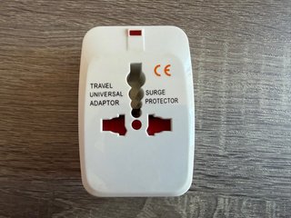 Adaptador de Viaje Universal CE