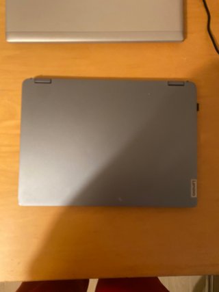 Ordenador portátil Lenovo gris