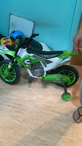 Moto Eléctrica Infantil con Ruedines
