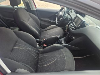 Peugeot 208 2012