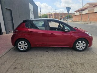 Peugeot 208 2012