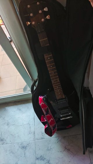 Guitarra Eléctrica Rocktile + Funda