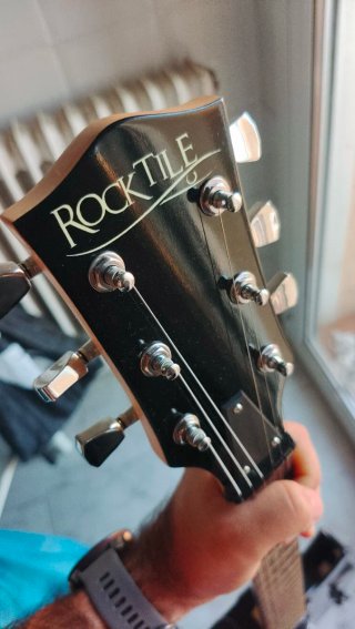 Guitarra Eléctrica Rocktile + Funda