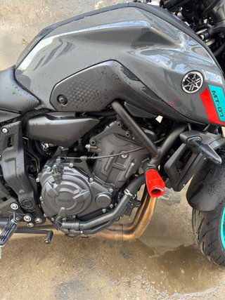 Yamaha MT07 Gris y Rojo