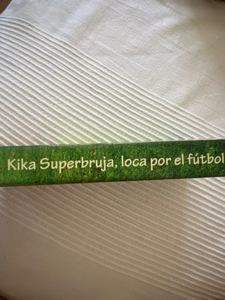 Kika Superbruja, loca por el fútbol