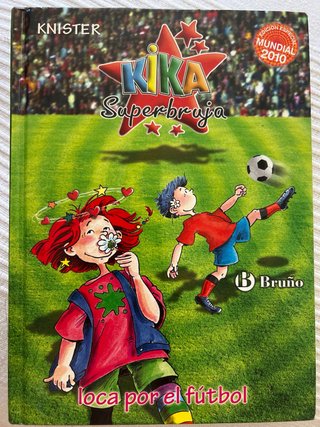 Kika Superbruja, loca por el fútbol