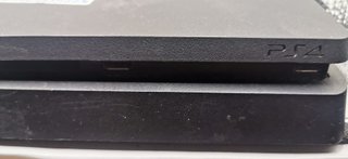 PS4 Slim 500GB + Mando y Cables (Lector Averiado)