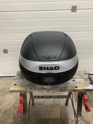 Baúl maleta SHAD SH29 con soporte