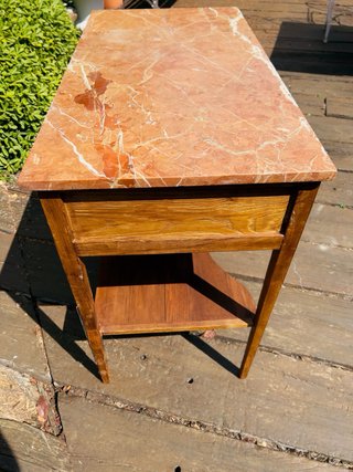 Mesa auxiliar de madera y mármol
