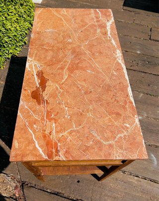Mesa auxiliar de madera y mármol