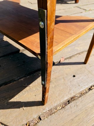 Mesa auxiliar de madera y mármol