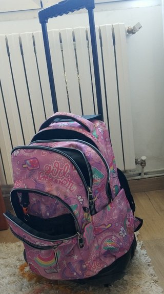 Mochila con ruedas rosa