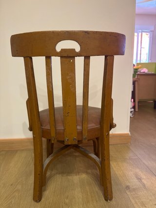 Silla / calzador de madera y cuero