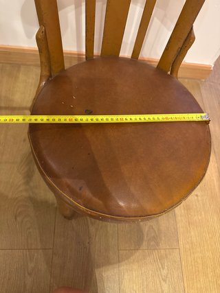 Silla / calzador de madera y cuero