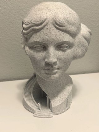 Escultura Busto con Palacio Oculto
