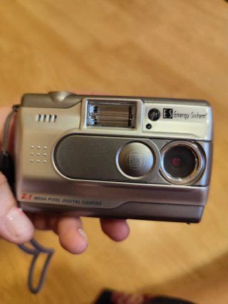 Cámara Digital Energy Sistem 2.1 MP Retro
