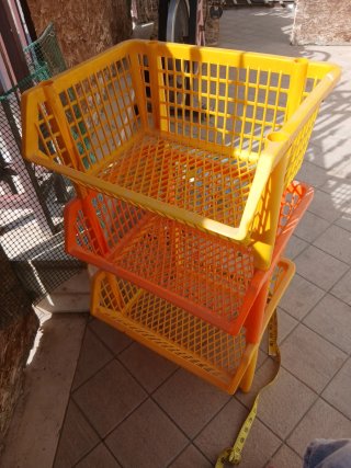 Ceste componibili in plastica