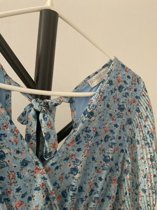 Vestido Polin et moi floral azul con broche escote