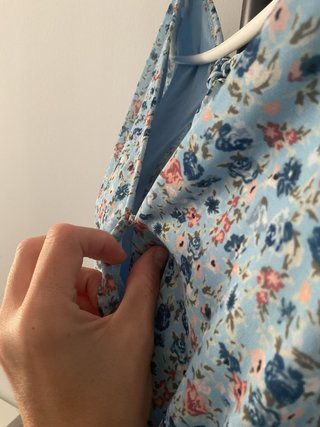 Vestido Polin et moi floral azul con broche escote