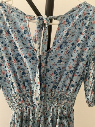 Vestido Polin et moi floral azul con broche escote