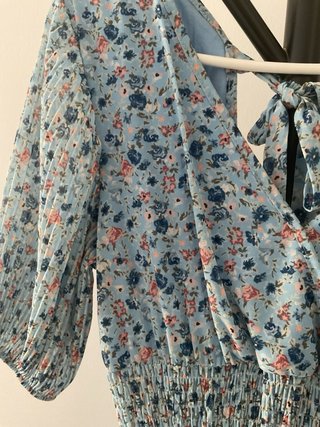 Vestido Polin et moi floral azul con broche escote