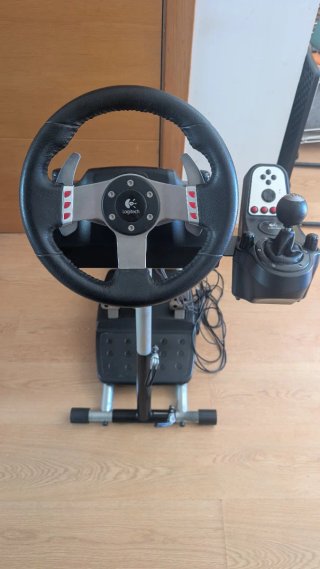 Logitech G27 y soporte wheel stand pro