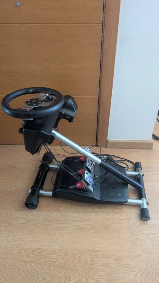 Logitech G27 y soporte wheel stand pro