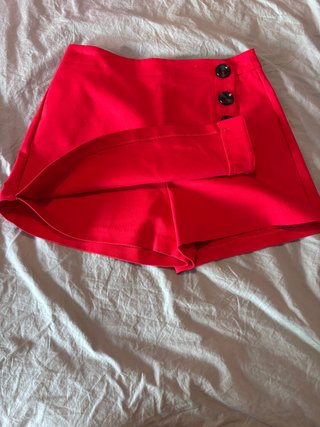 Falda pantalón roja con botones
