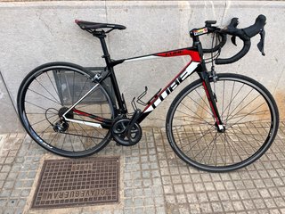 Bicicleta CUBE de carretera carbono