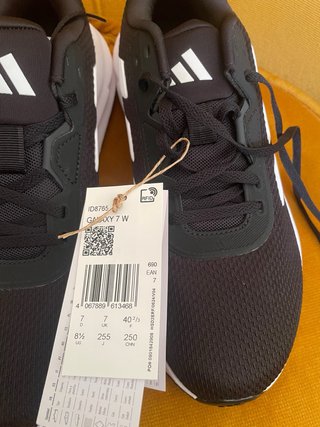 Zapatillas Adidas Mujer Negras y Blancas T 40 2/3