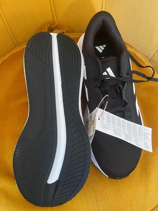 Zapatillas Adidas Mujer Negras y Blancas T 40 2/3