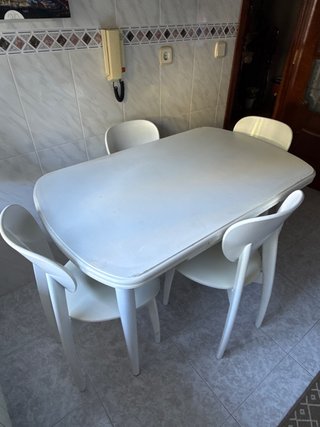 Tavolo da pranzo bianco e 4 sedie 1,19 x 74