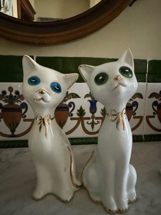 Pareja de Gatos de Cerámica Blancos
