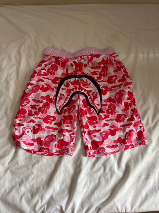 Pantalones cortos BAPE rosa camuflaje tiburón