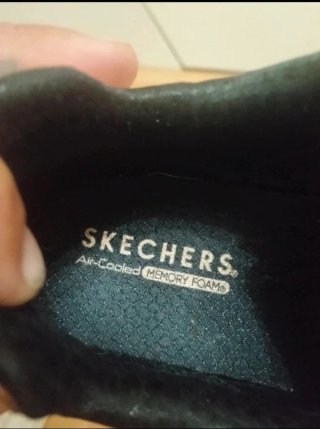 Zapatillas Skechers Negras y Doradas