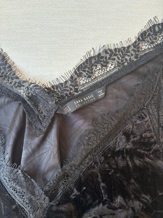 Top tirantes terciopelo negro con encaje