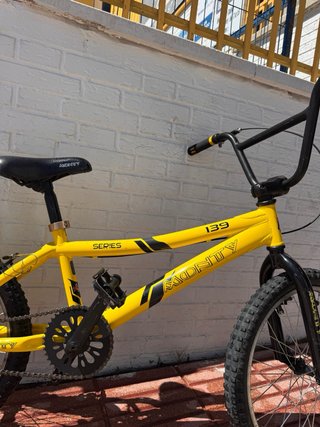 Bicicleta BMX Monty 139 Amarilla