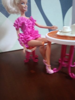 Barbie che fa colazione
