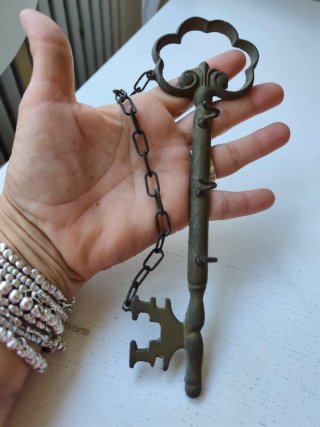 Appendichiavi vintage ottone stile chiave