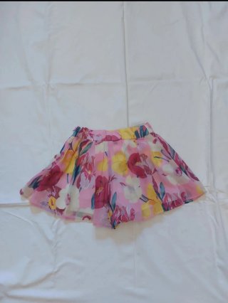 Conjunto camiseta y falda floral talla 10