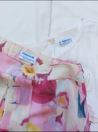 Conjunto camiseta y falda floral talla 10