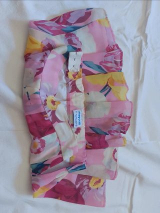 Conjunto camiseta y falda floral talla 10