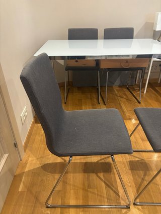 Mesa cristal y 4 sillas comedor